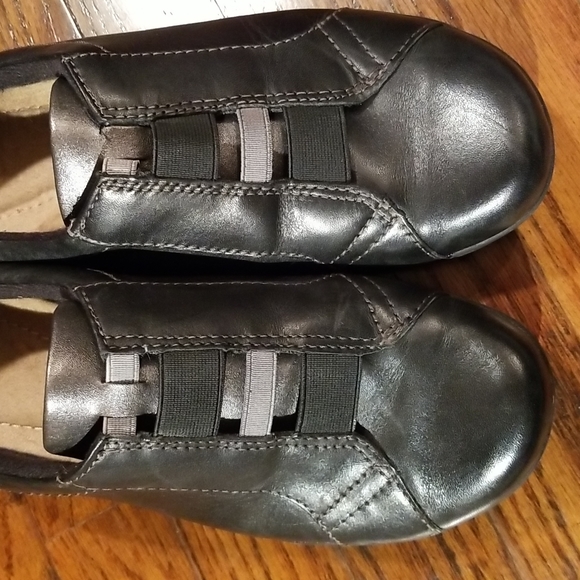 Earth Origins Leather slip-ons - Picture 10 of 10